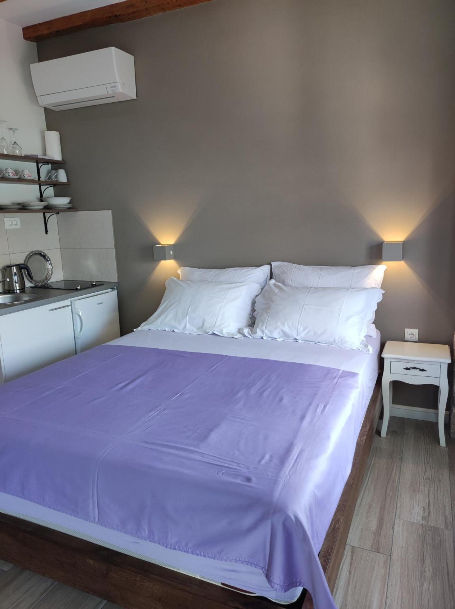 Apartments Krstulja 바슈카 객실 사진